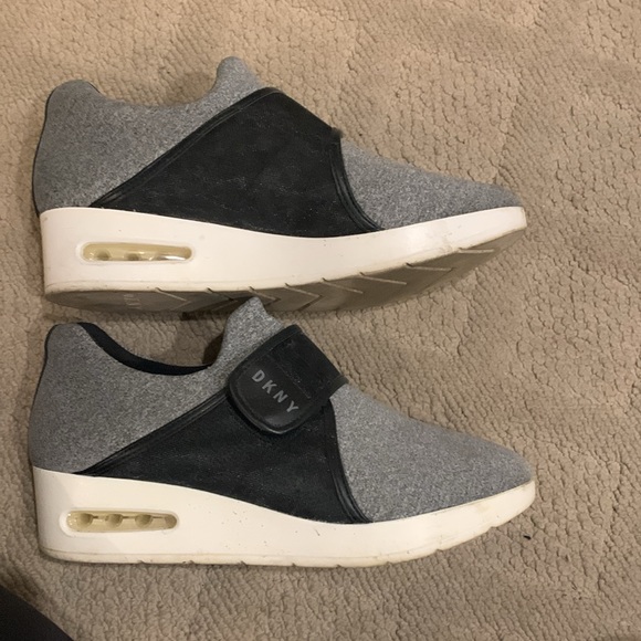 Grey Canvas shoes with a black Velcro strap. - Picture 3 of 4